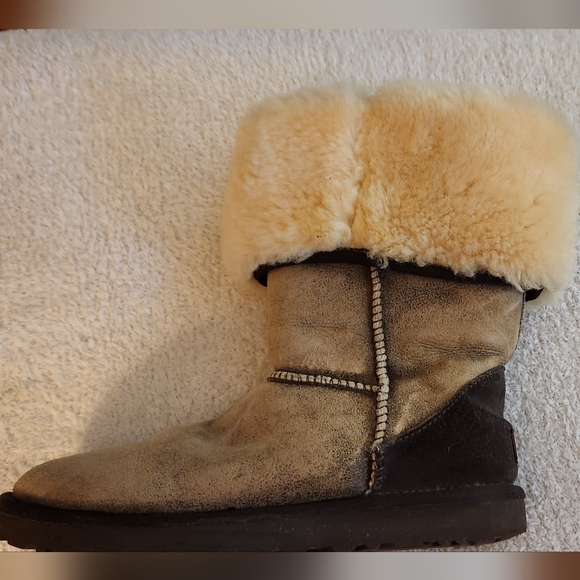 Ugg Tall Boots, Distressed, Tan and Brown, size 8, fold over, roll down - Picture 3 of 7